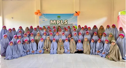 Bangun Keakraban di Hari Ke-5 MPLS: Makan Bersama Hingga Sapa Wali Kelas Baru